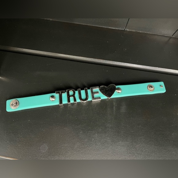 BCBG “TRUE 🤍” Teal Silicone Snap Bracelet - Picture 3 of 12